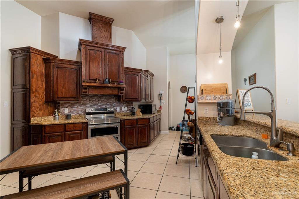 700 E Cheyenne Avenue, Pharr, Texas image 6