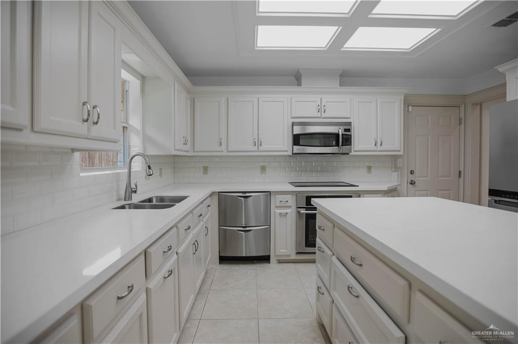 203 Parkview Circle, Harlingen, Texas image 9