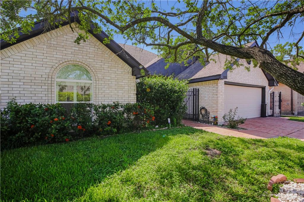 203 Parkview Circle, Harlingen, Texas image 2