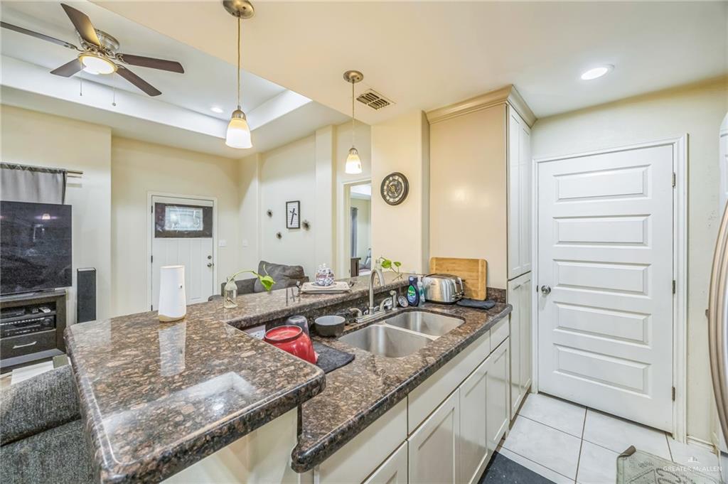 612 Valencia Lane, Brownsville, Texas image 11