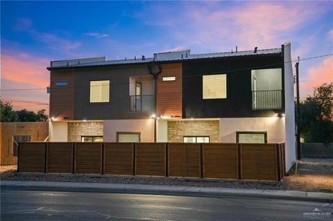 Photo of 818 S Bicentennial Boulevard, McAllen, TX 78501 (MLS # 517103)