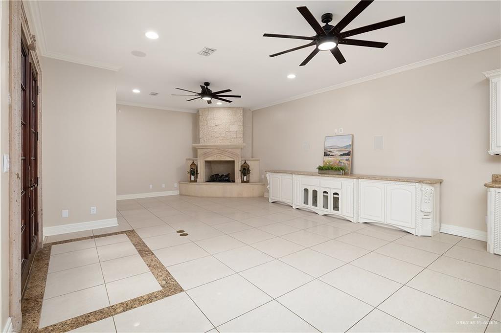 2205 Woodland Drive, Weslaco, Texas image 8
