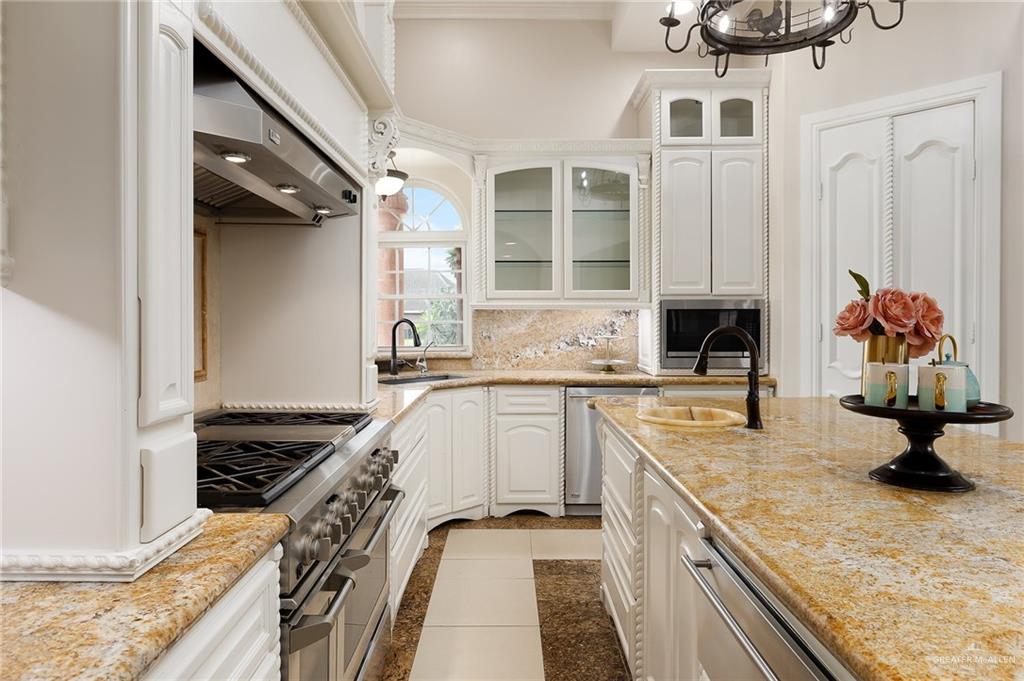 2205 Woodland Drive, Weslaco, Texas image 14