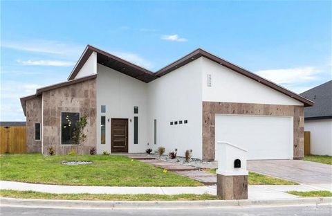 Photo of 1912 E Ridgeway Circle, Edinburg, TX 78542 (MLS # 491143)