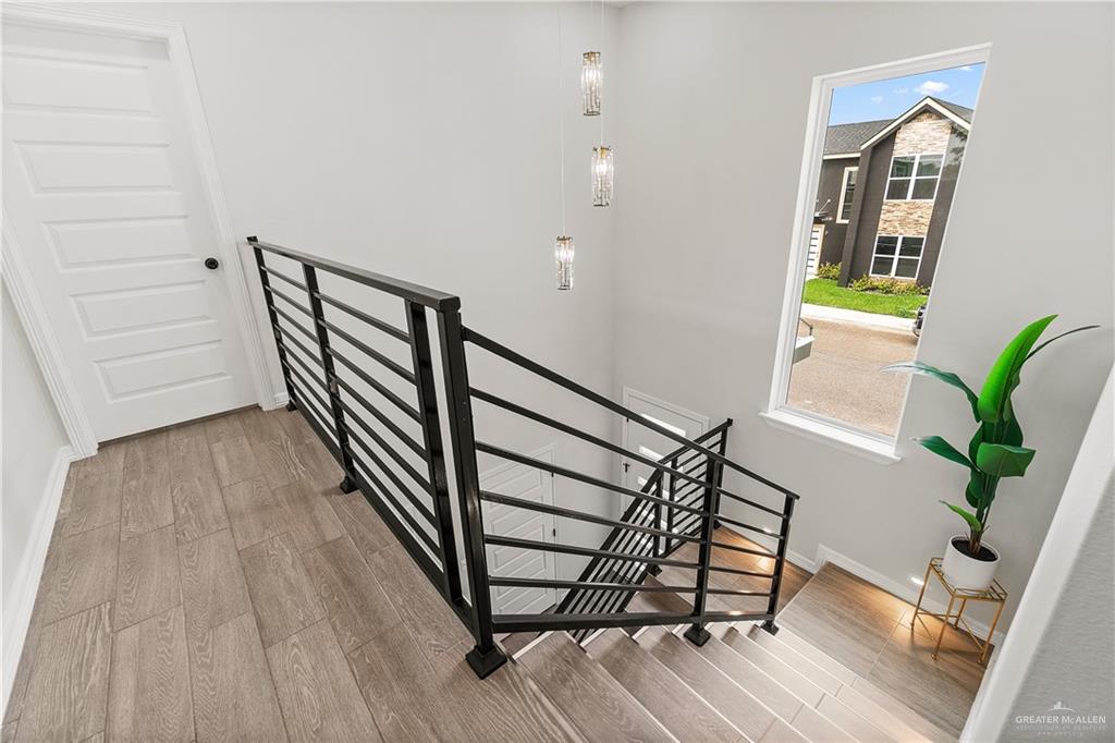 5516 N Crown Point Pt, Pharr, Texas image 17