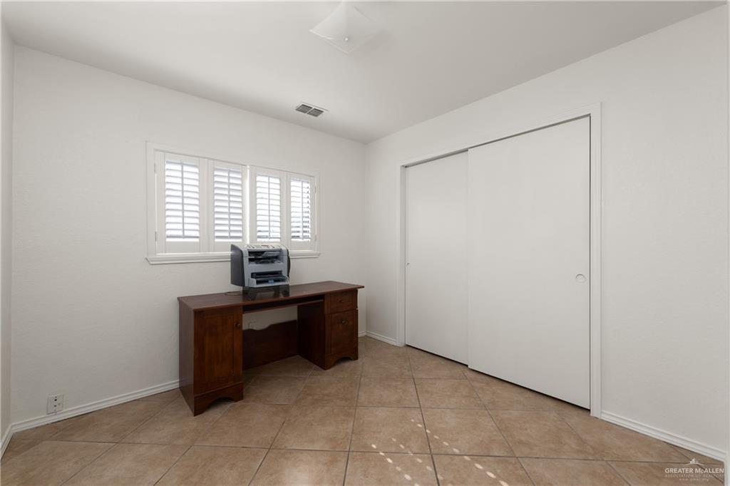 2702 Lazy Lake Drive, Harlingen, Texas image 17
