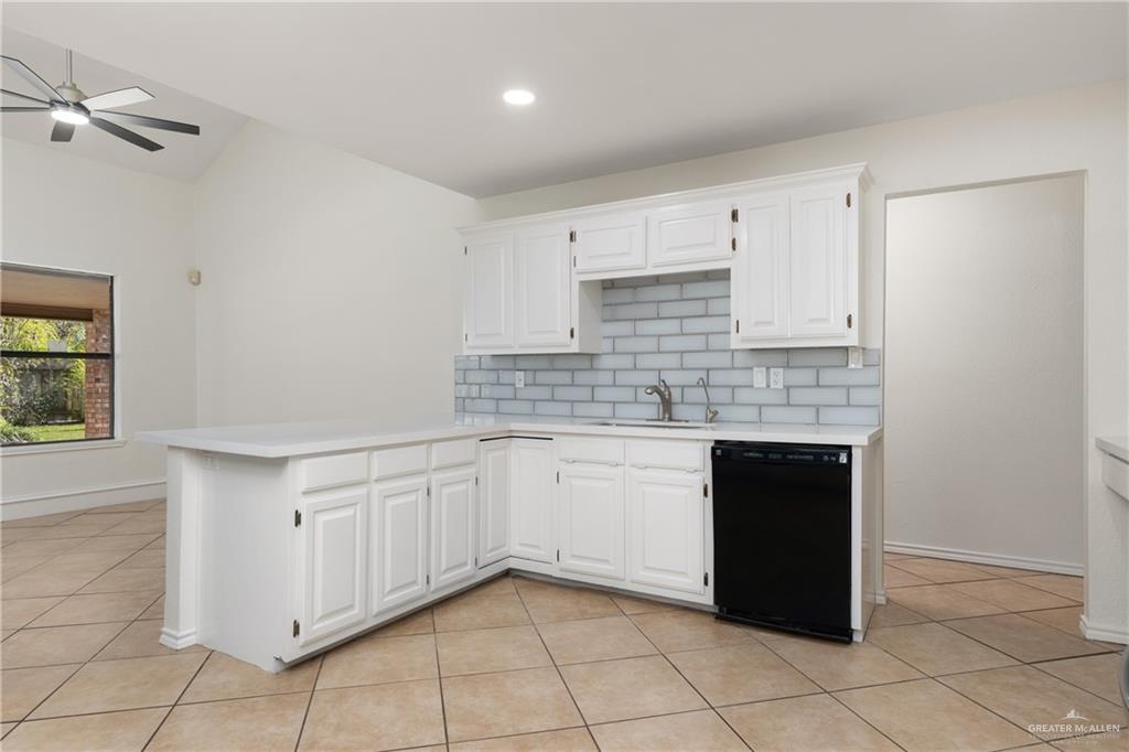 2702 Lazy Lake Drive, Harlingen, Texas image 6