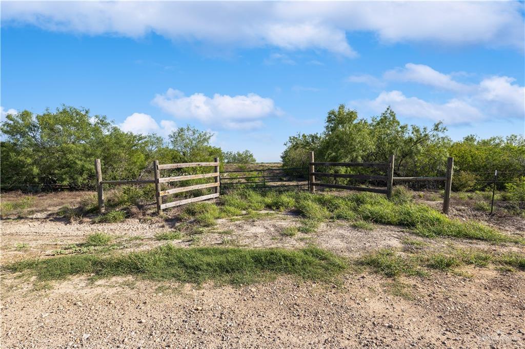 136 Paseo De La Mulada Road, Rio Grande City, Texas image 1