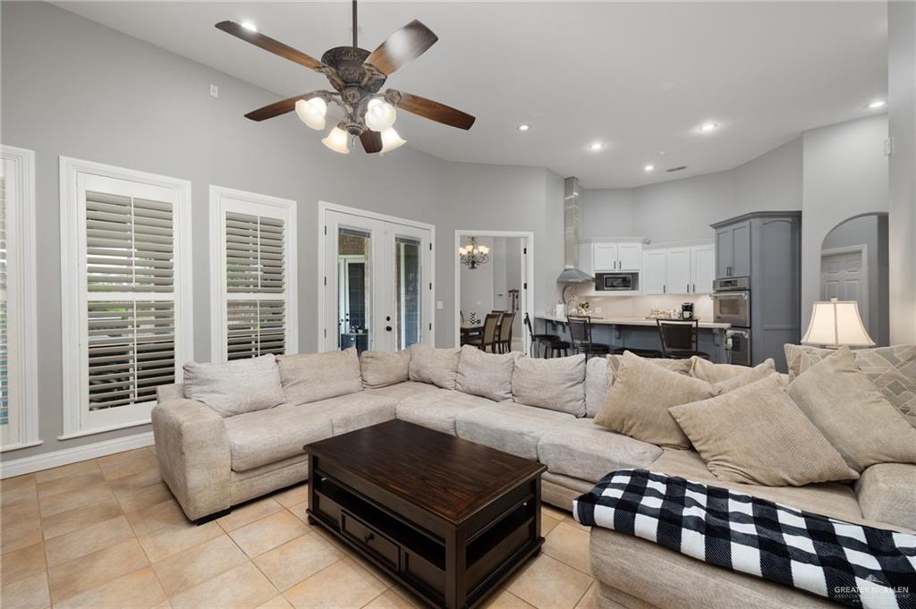 2513 Kings Drive, Edinburg, Texas image 7