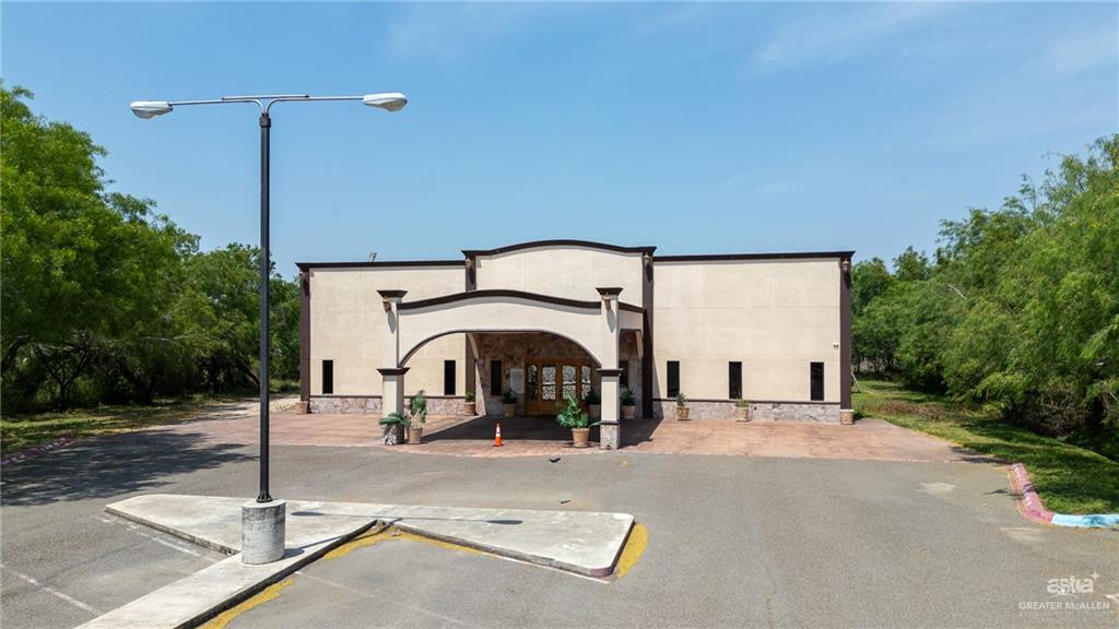 910 W Veterans Boulevard