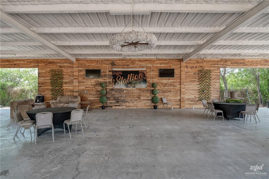 910 W Veterans Boulevard