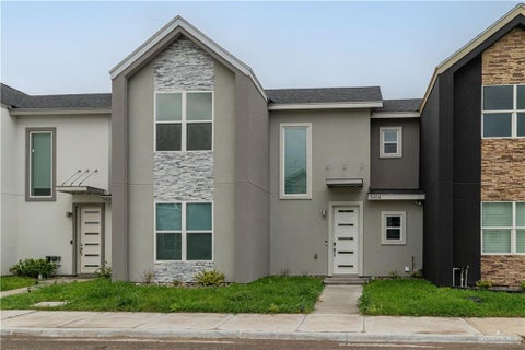 Townhouse For Sale - 5404 N Crown Point<br/> Pharr, TX 78577