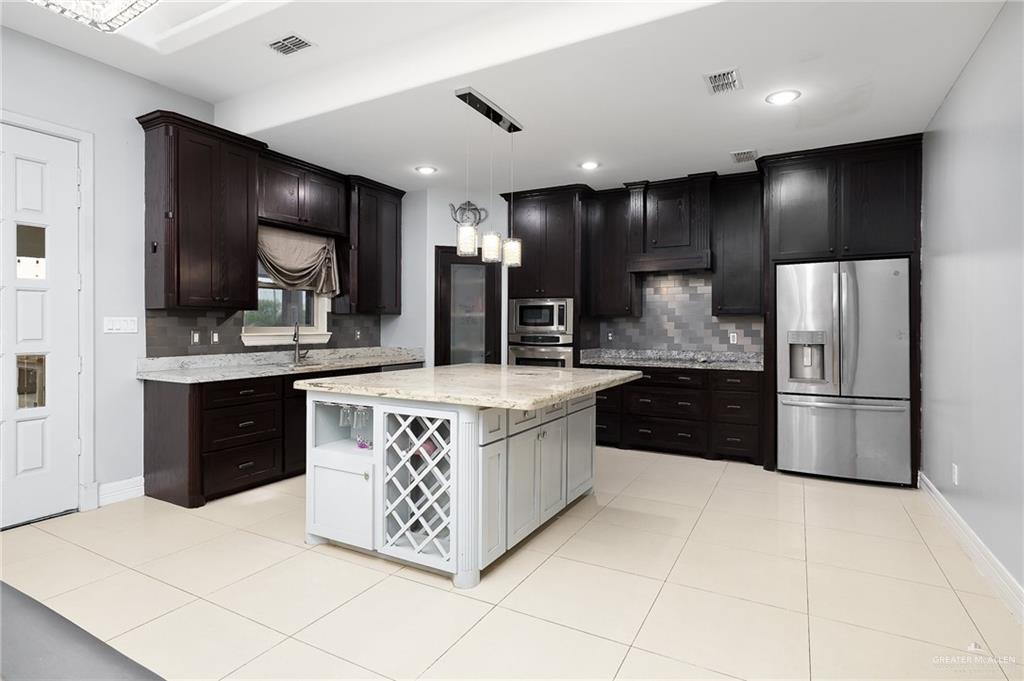 1405 Hummingbird Drive, Pharr, Texas image 11