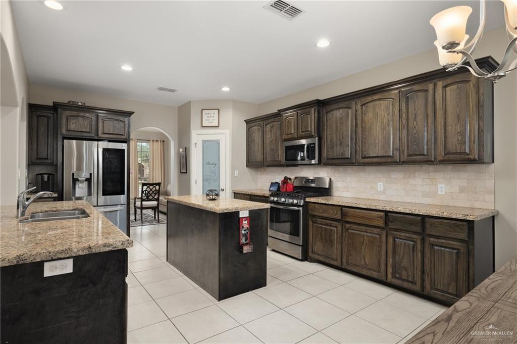3901 Green Jay Drive, Mission, Texas image 8