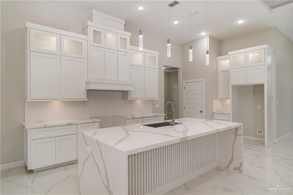 2812 Arboledas Drive, San Juan, Texas image 5