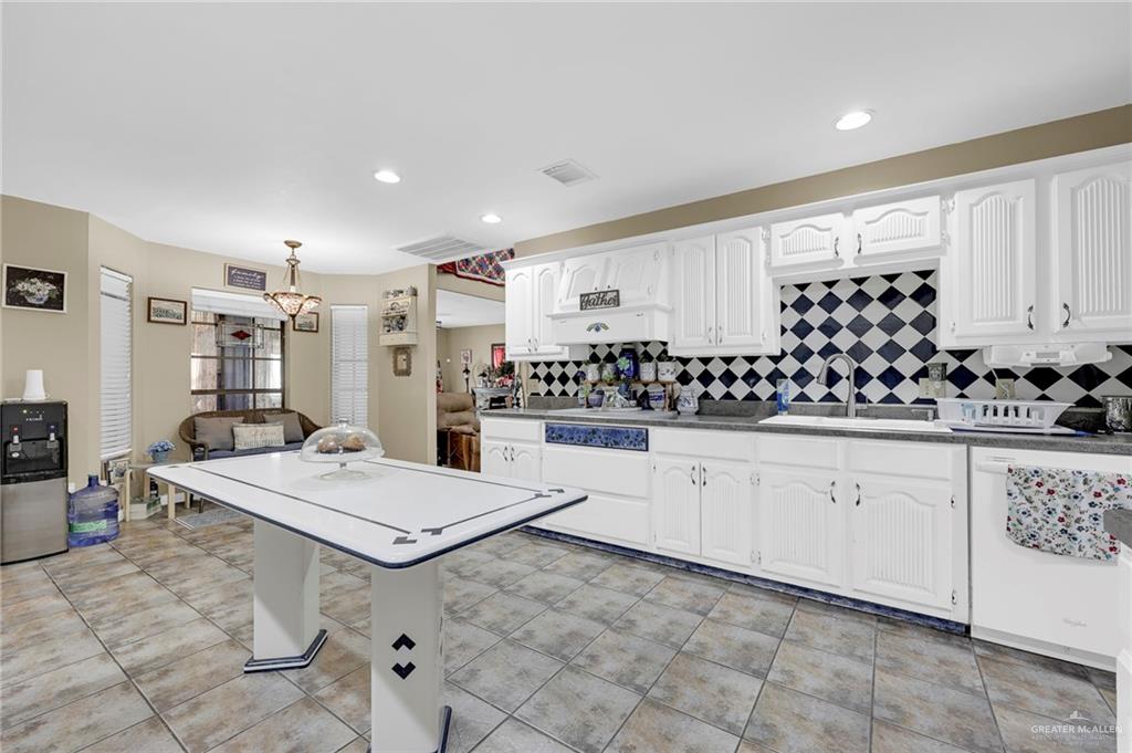 703 S Orange Street, Alton, Texas image 32
