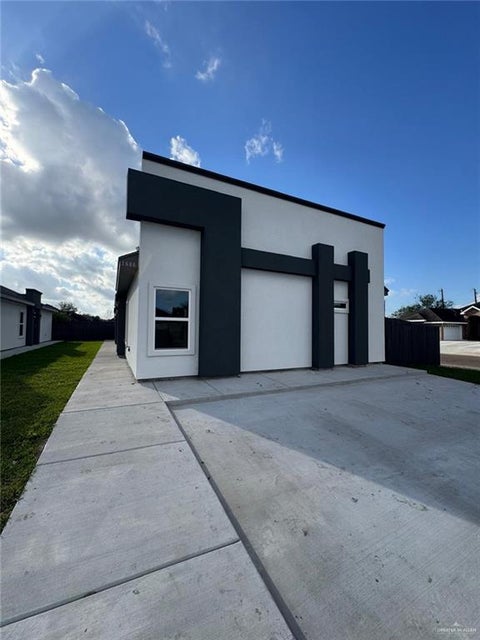 Apartment For Rent - 1704 Clinton Street #1<br/> Cameron County, Harlingen, TX 78550