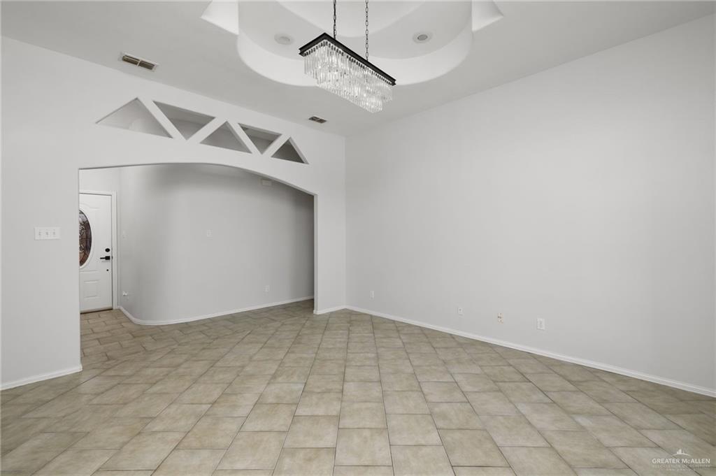 1008 W Toffee Drive