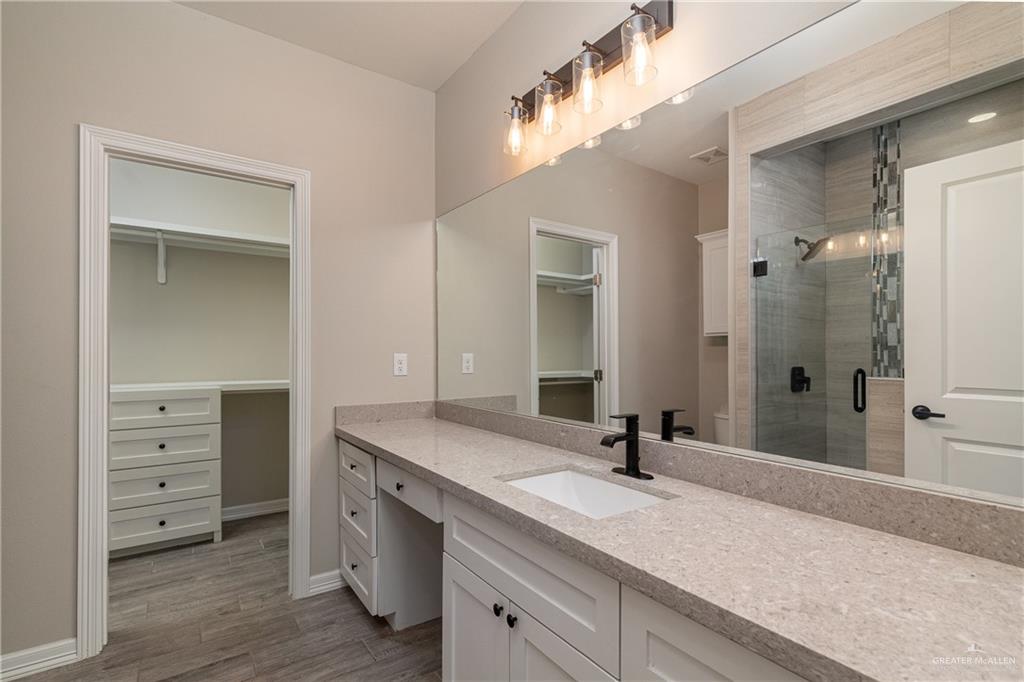 516 N Kika De La Garza Boulevard, La Joya, Texas image 12