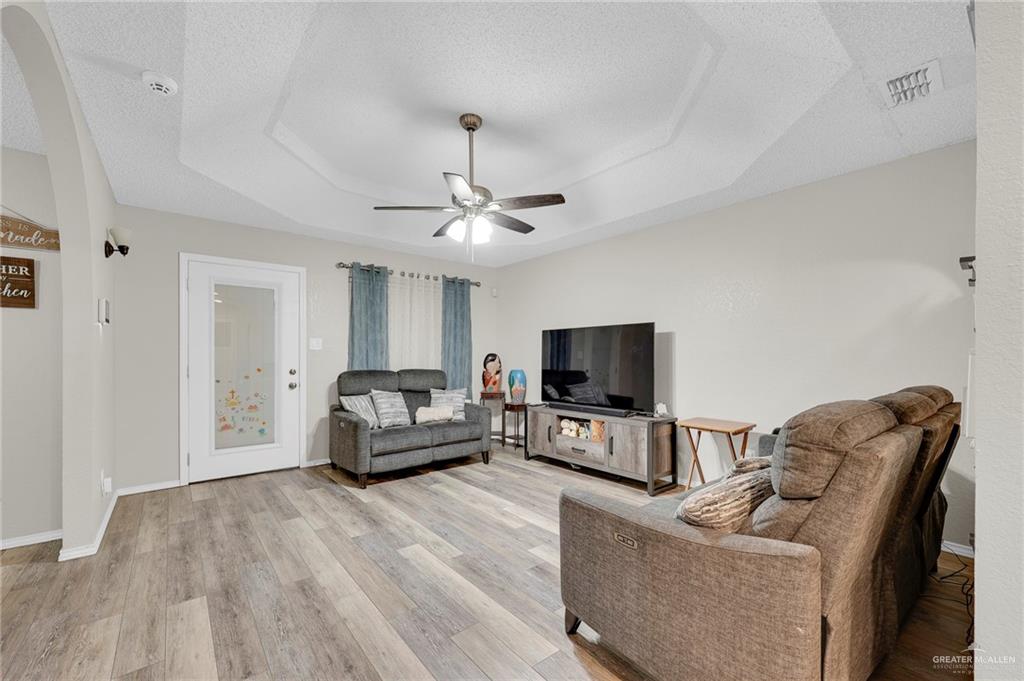 2310 Kim Marie Avenue, Mission, Texas image 4