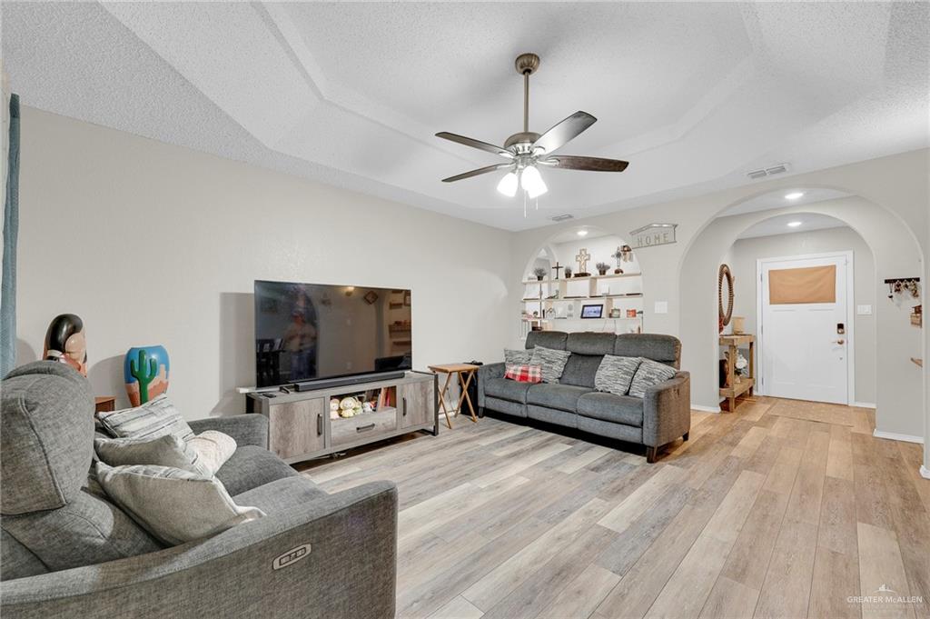 2310 Kim Marie Avenue, Mission, Texas image 5