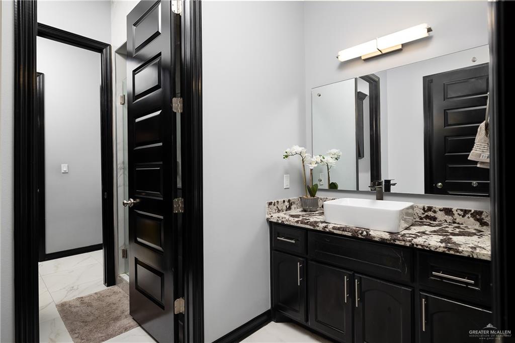 3504 Rosewood Drive, Weslaco, Texas image 9