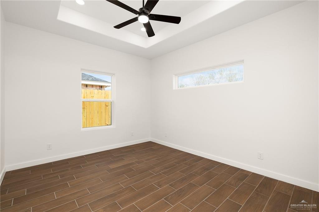 302 N Kika De La Garza Boulevard, La Joya, Texas image 7