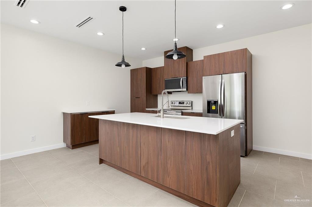 912 S Bicentennial Boulevard, McAllen, Texas image 2