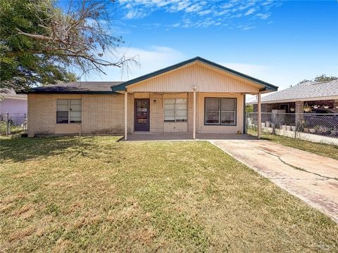 Townhouse For Rent - 1113 S Vermont Avenue<br/> Mercedes, TX 78503