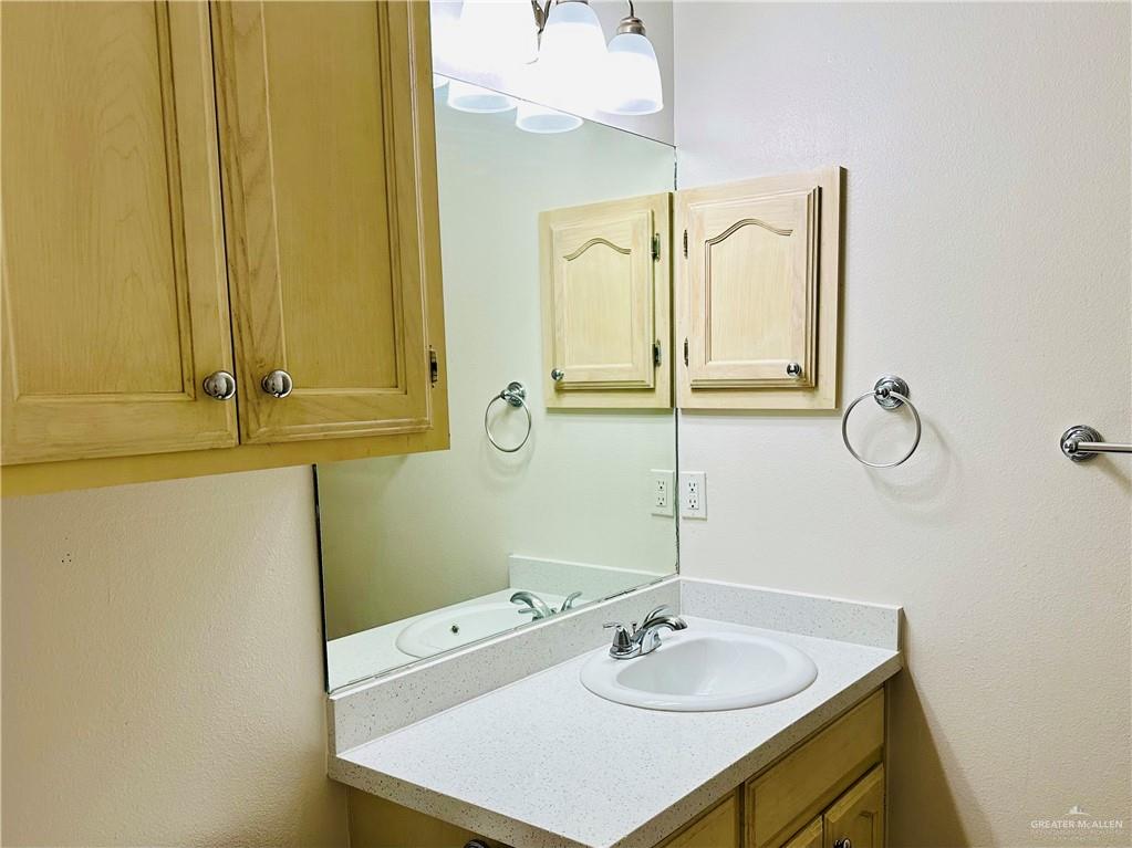 McAllen, Texas 78504, United States, 2 Bedrooms Bedrooms, ,2 BathroomsBathrooms,Residential,Active,205984