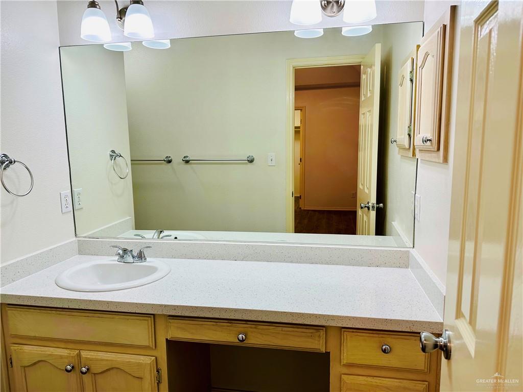 McAllen, Texas 78504, United States, 2 Bedrooms Bedrooms, ,2 BathroomsBathrooms,Residential,Active,205984