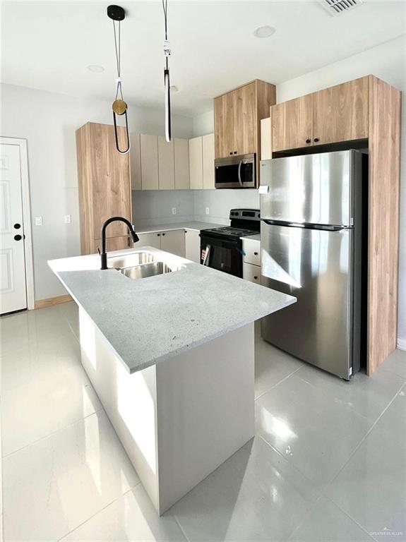 2405-2509 S Hilltop Avenue