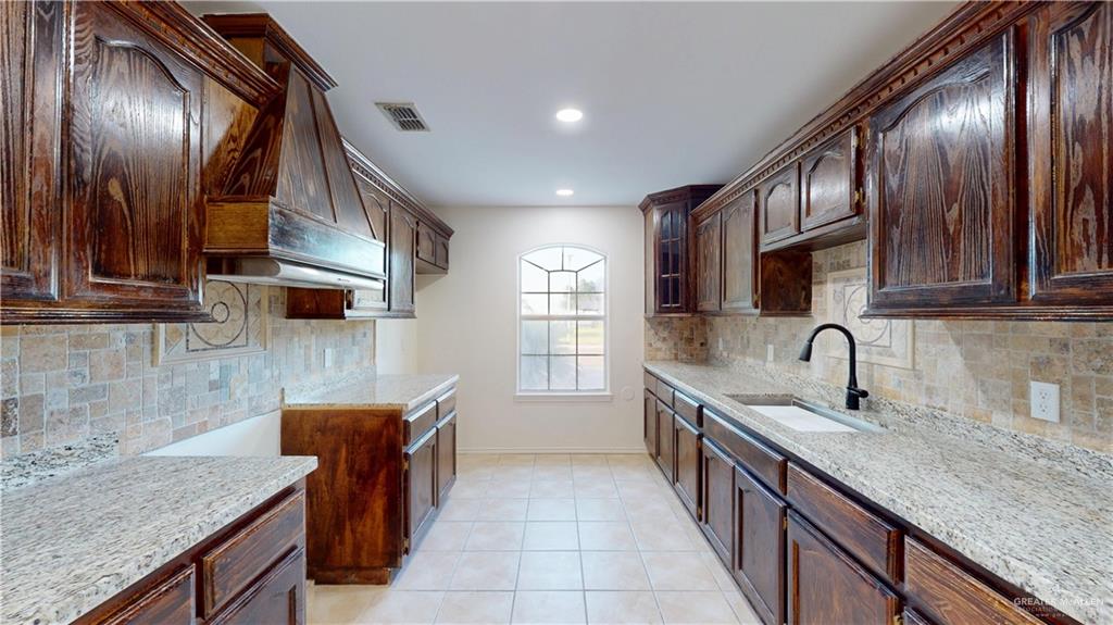 824 Rancho La Joya Street, La Joya, Texas image 3