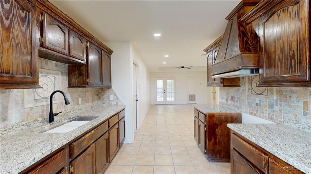 824 Rancho La Joya Street, La Joya, Texas image 4