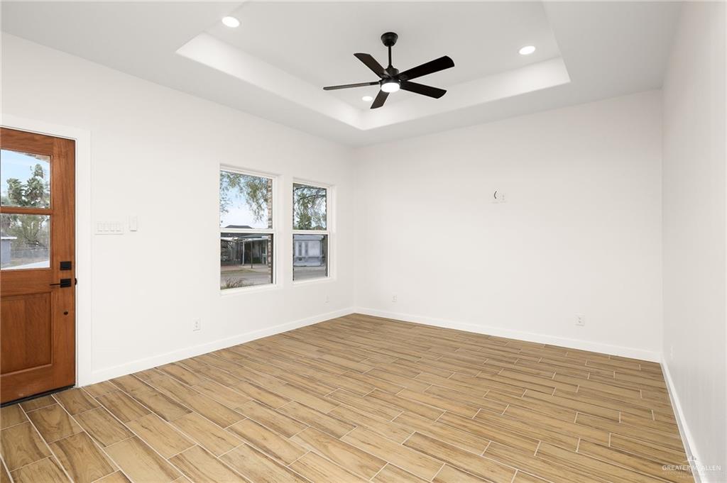 304 N Kika De La Garza Boulevard, La Joya, Texas image 3