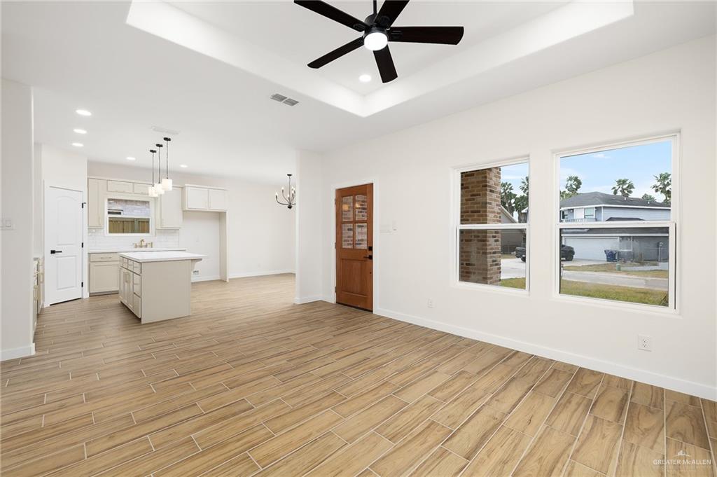 304 N Kika De La Garza Boulevard, La Joya, Texas image 2