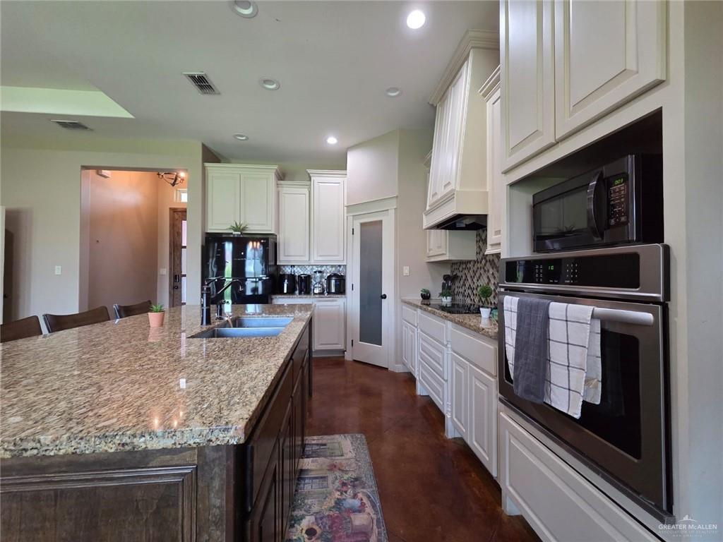 16637 W Barnes Court, Harlingen, Texas image 3