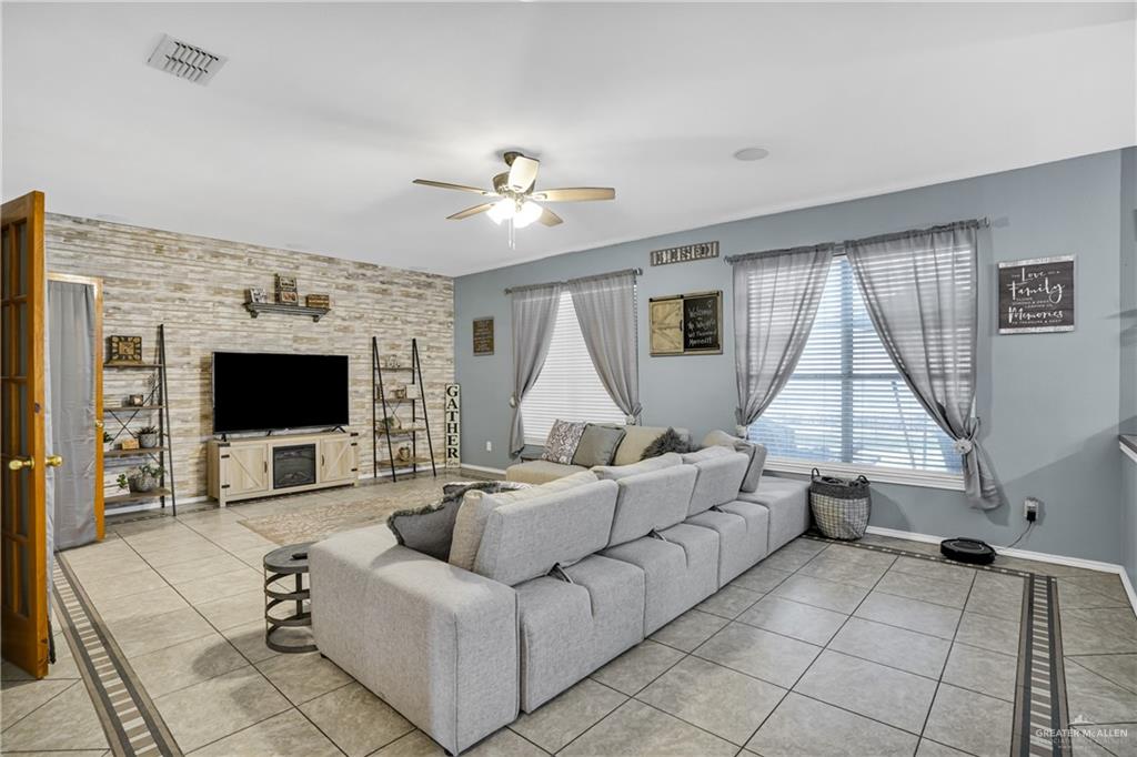 8215 N 22nd Lane, McAllen, Texas image 7