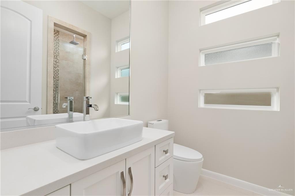 Edinburg, Texas 78539, United States, 4 Bedrooms Bedrooms, ,3 BathroomsBathrooms,Residential,Active,215157