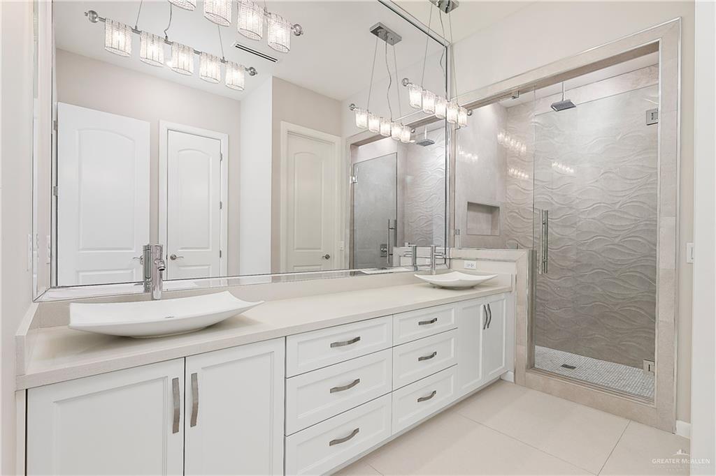 Edinburg, Texas 78539, United States, 4 Bedrooms Bedrooms, ,3 BathroomsBathrooms,Residential,Active,215157