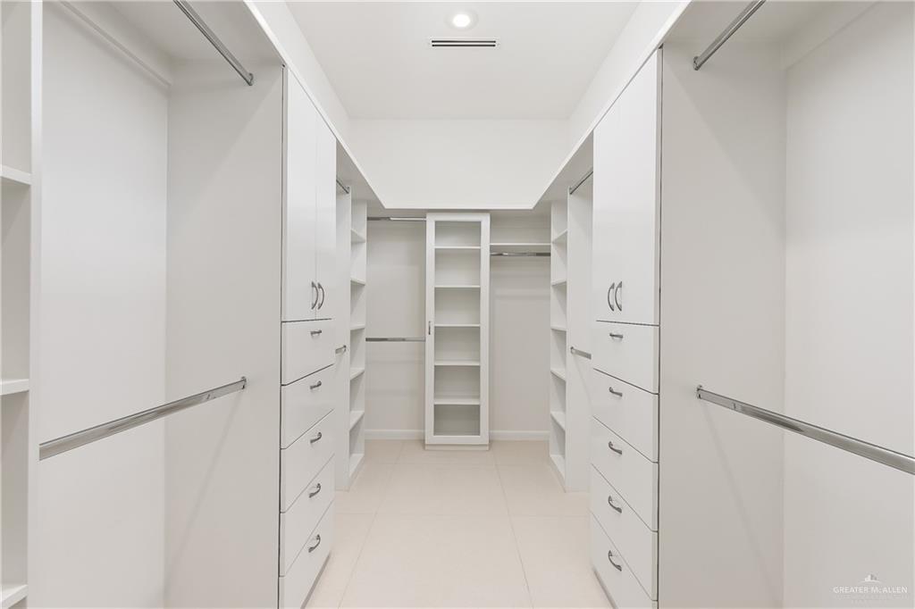 Edinburg, Texas 78539, United States, 4 Bedrooms Bedrooms, ,3 BathroomsBathrooms,Residential,Active,215157