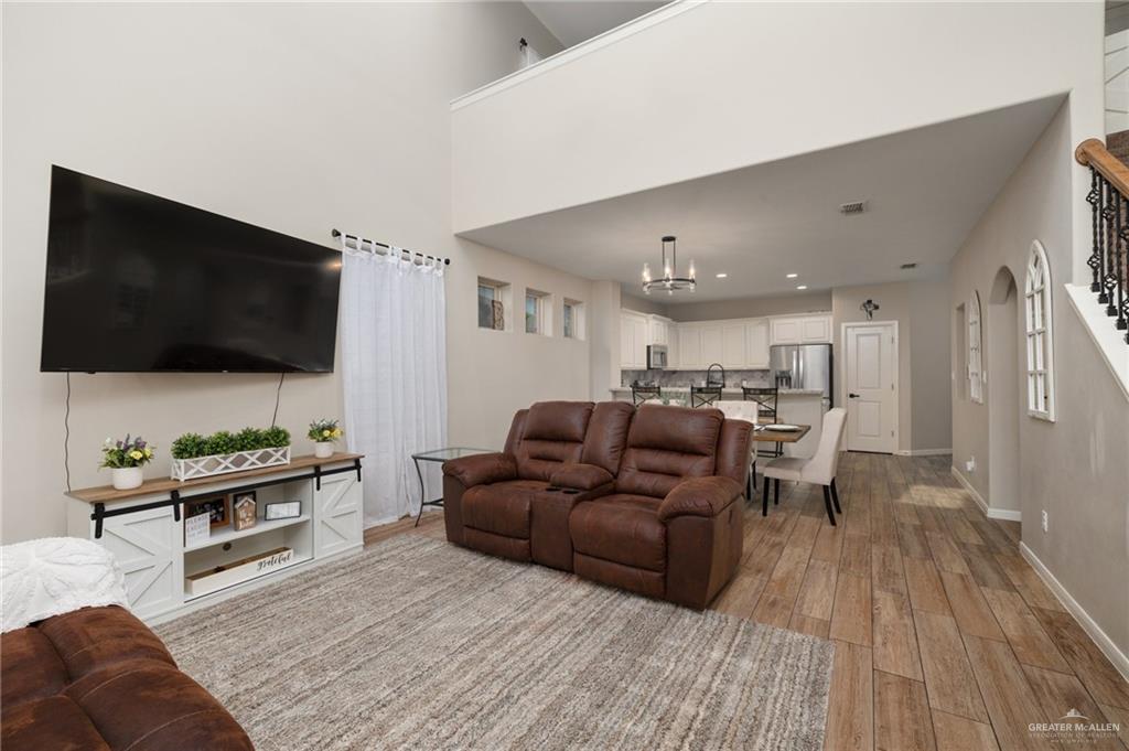 606 S Castillos Y Diamantes Street, Mission, Texas image 3