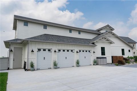 A home in Los Fresnos