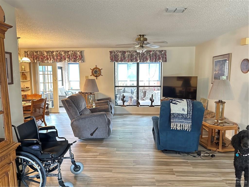 42 E Cherokee Drive, Harlingen, Texas image 2