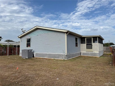 Mobile Home For Sale - 7914 Copa De Oro Street<br/> Edinburg, TX 78542