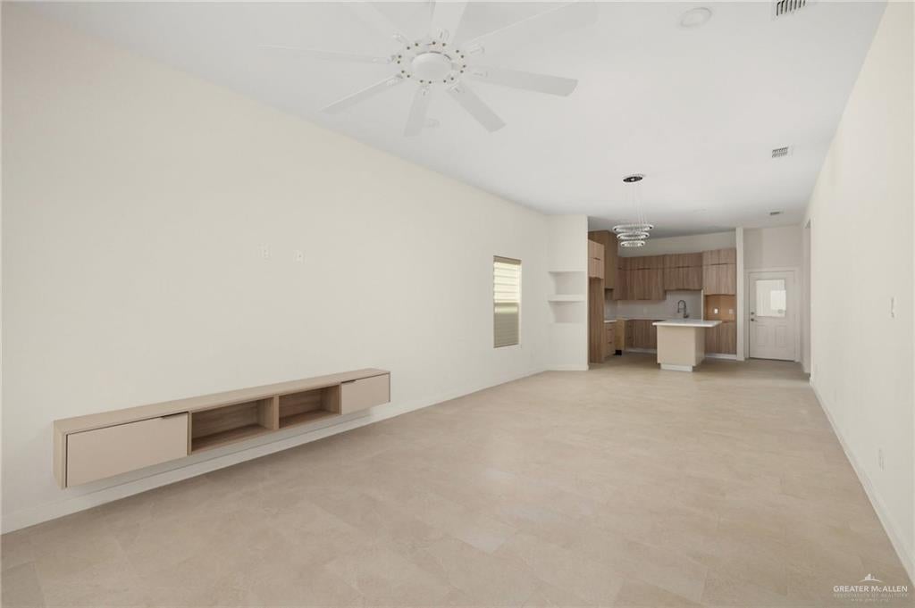 232 W Longoria Drive
