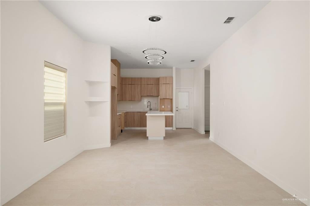 232 W Longoria Drive