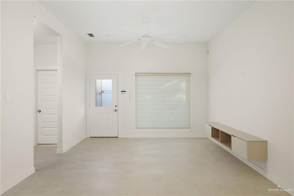 232 W Longoria Drive