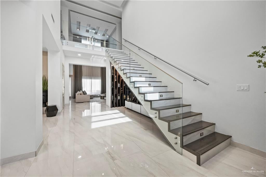 200 S Grovewood Avenue