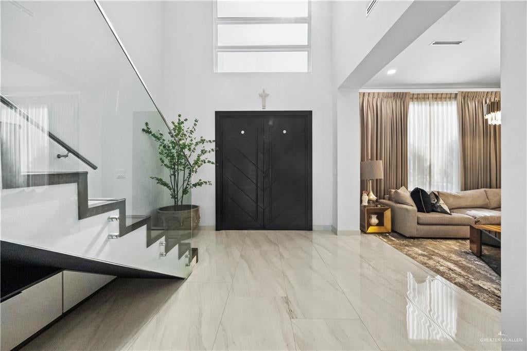 200 S Grovewood Avenue